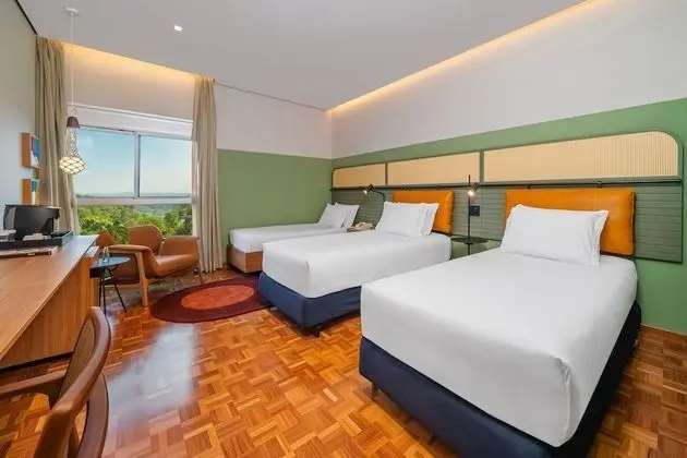 Almenat Embu das Artes, Tapestry Collection by Hilton - Oda