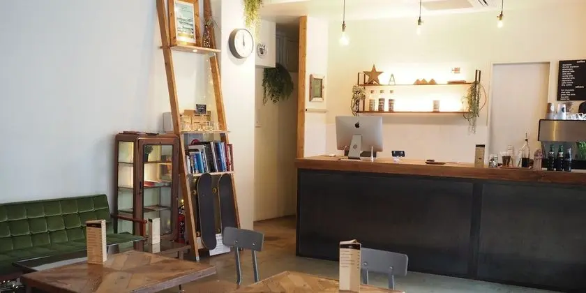ALMOND HOSTEL AND CAFE