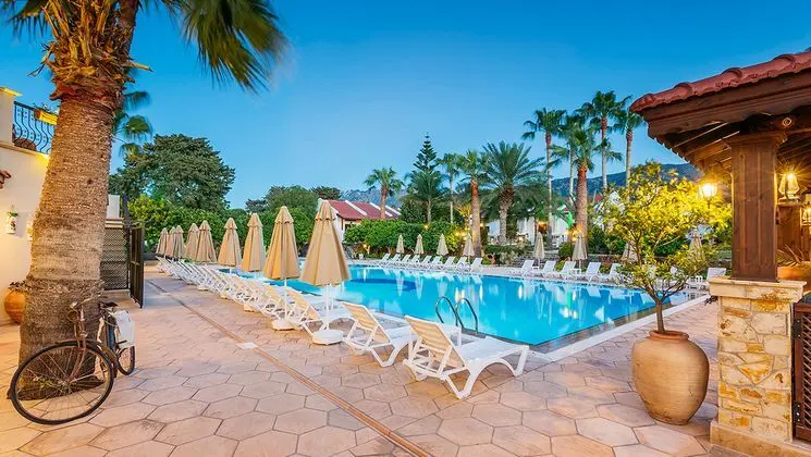 Almond Hotel & Restaurant