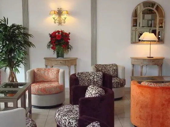 Hotel Almoria - Lobi