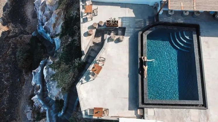 Almyra Oia Suites