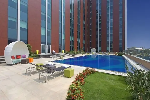 Aloft Bengaluru Outer Ring Road, a Marriott Hotel - Havuz