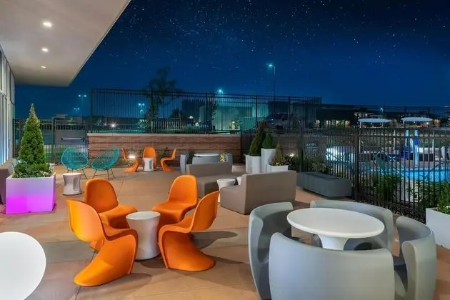 Aloft Denver North Westminster, a Marriott Hotel - Yerinde Yemek