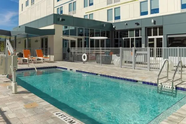 Aloft by Marriott Gainesville University Area - Havuz