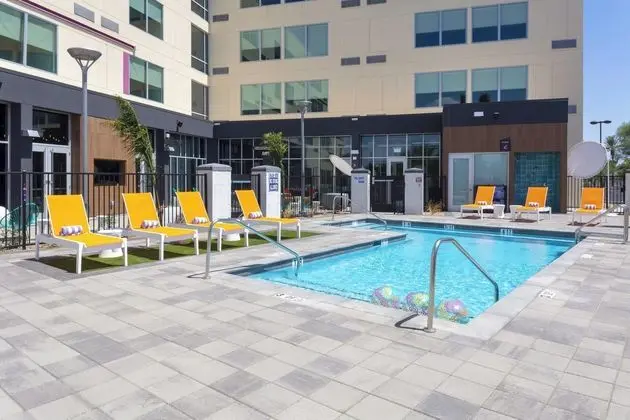 Aloft by Marriott Glendale at Westgate - Havuz