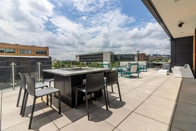 Aloft by Marriott St. Louis Cortex - Yerinde Yemek