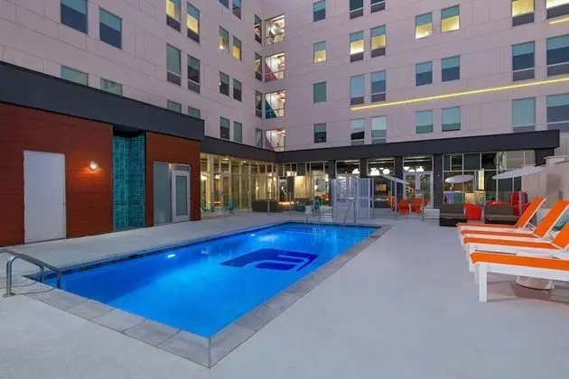 Aloft by Marriott Waco Downtown - Havuz