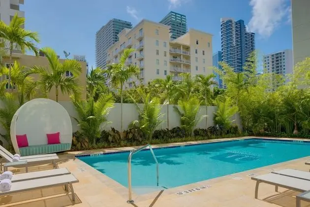 Aloft Miami - Brickell, a Marriott Hotel - Havuz