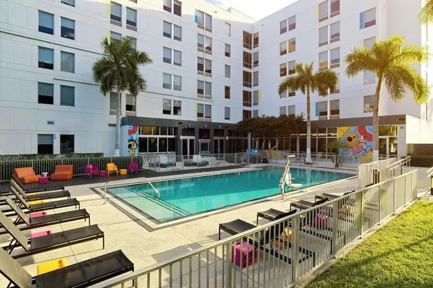 Aloft Miami Doral, a Marriott Hotel - Havuz