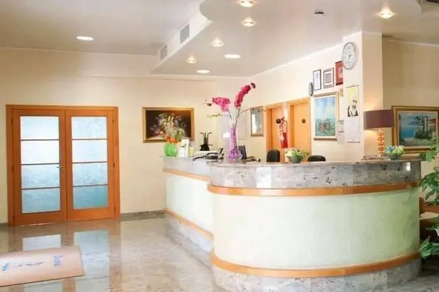 Aloha Park Hotel - Lobi