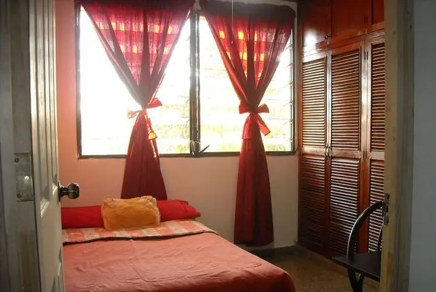 Alojamiento El Salvador Guest House