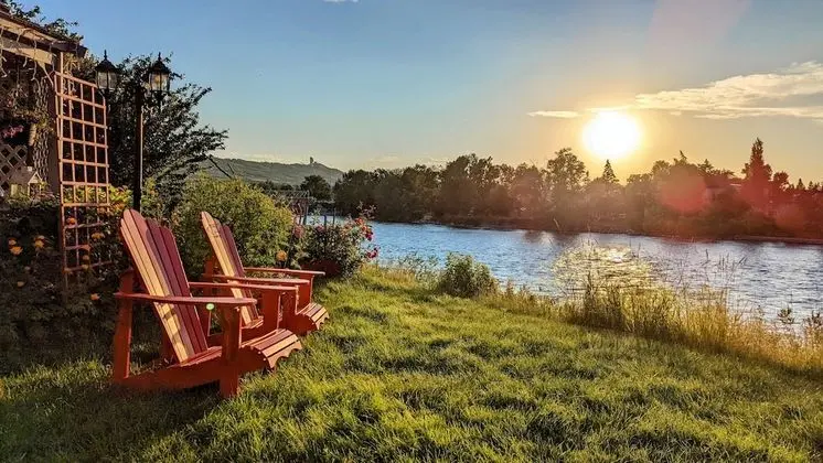 Along River Ridge - Öne Çıkan Resim