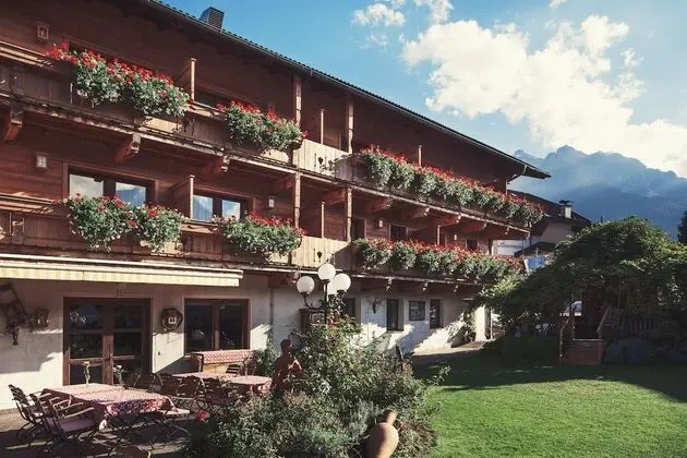 Hotel Alpenstolz