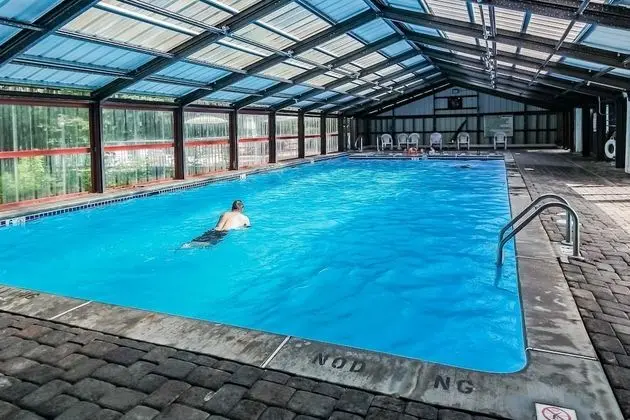 Alpine Crest Resort - Havuz