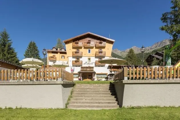 Alpino Family Wellness Hotel - Dış Mekan
