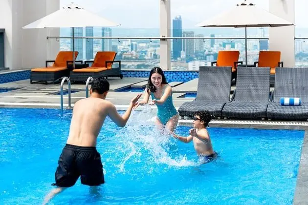 Altara Suites Da Nang - Havuz