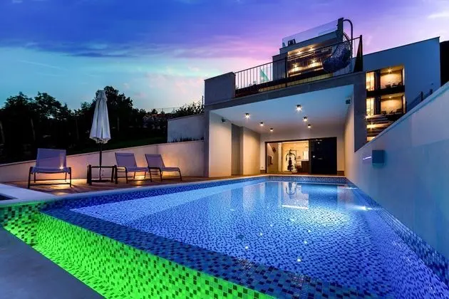 Villa AltaVista, Opatija - Seaview & Relax with Heated Pool and Private MiniGolf - Havuz