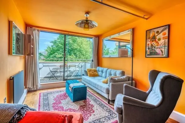 Altido 2-Bed Flat W/ Thames View