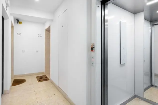 ALTIDO 2-BR Flat w/Garage near Castelo de S. Jorge - Lobi