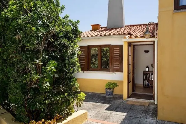 ALTIDO 3-BR Cottage w/Terrace & Garden in Colares