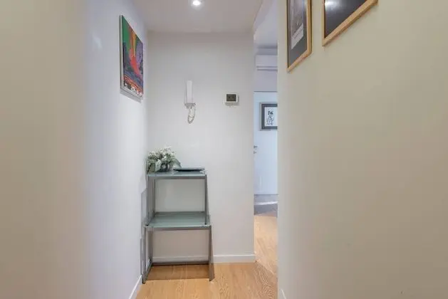 Altido Apartment, Window to the Vertical Forest - Lobi