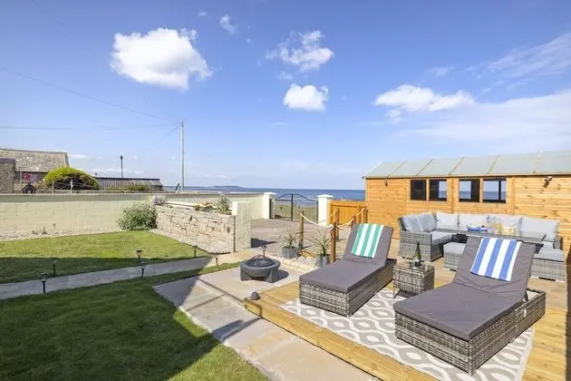 Altido Aurora House - 4 Bed With Hot Tub And Sea View