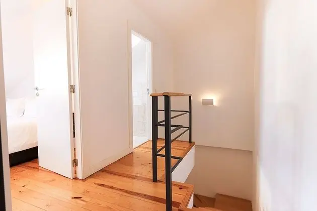 ALTIDO Bold & classy 2BR home w/balcony in Baixa, moments from shopping streets - İç Mekan