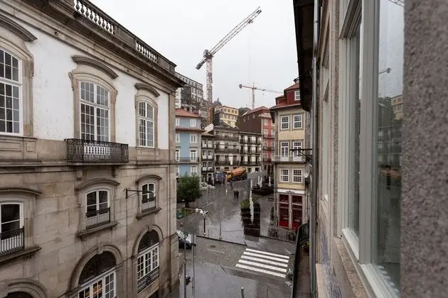 ALTIDO Bright Self Check-In Studio in Porto