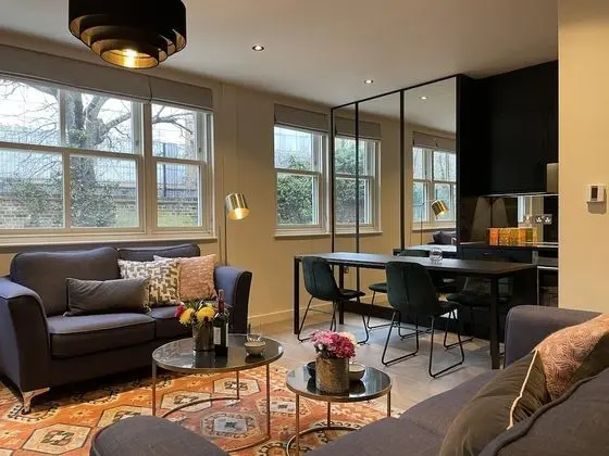 Altido Charming 2-Bed House In Kensington