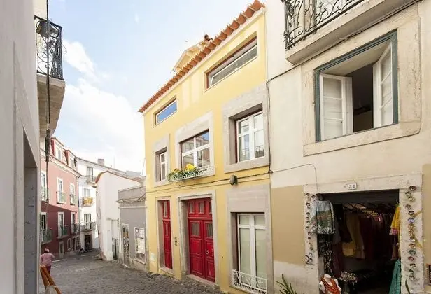 ALTIDO Charming 2BR Apt w/ workspace at the heart of Alfama