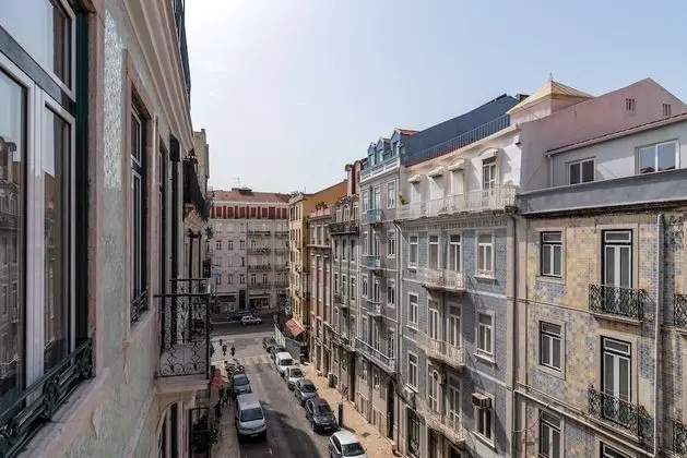 ALTIDO Charming 3BR home w/workspace&terrace by Intendente subway - Dış Mekan
