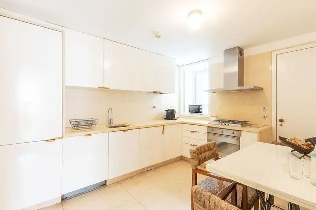 ALTIDO Chiado Self Check-In 2-BR Flat w/Parking - Mutfak