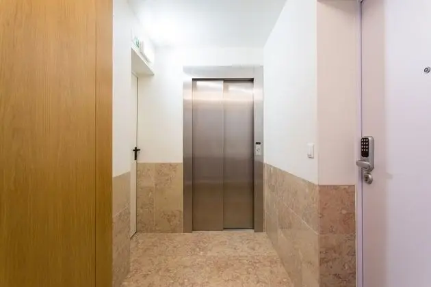 ALTIDO Chic 1-bed flat, moments to Rato subway - İç Mekan