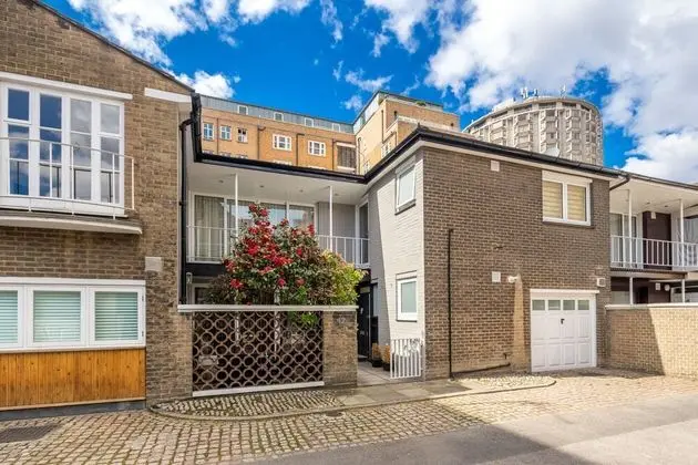 Altido Elegant 3-Bed House W/ Patio And Free Parking In Knightsbridge - Dış Mekan