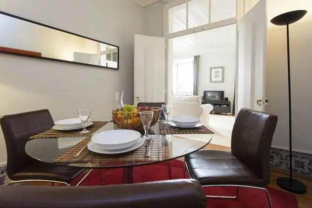 ALTIDO Exquisite 2BR home w/ balcony in Lapa - Oda Düzeni