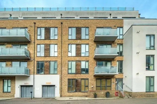 Altido Gorgeous 2-Bed Flat W/ Desk In Wandsworth