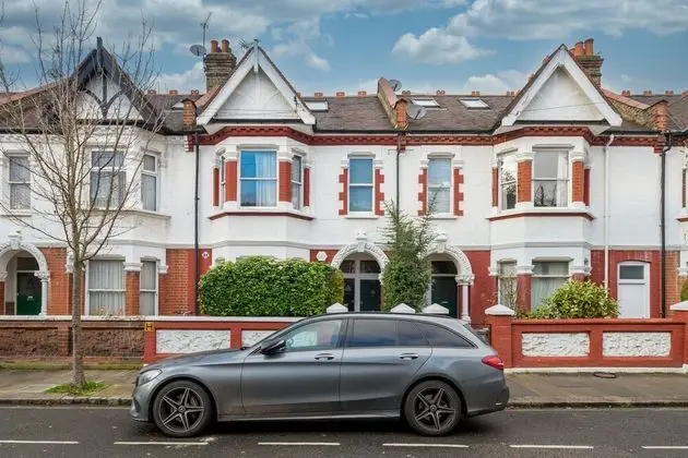 ALTIDO Homely 2 Bed Riverside Flat with Patio in Hammersmith