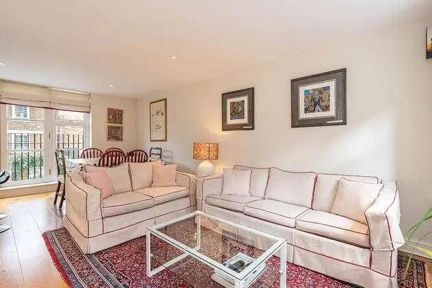 ALTIDO Lovely 2bed House in Wandsworth w/ Backyard Patio
