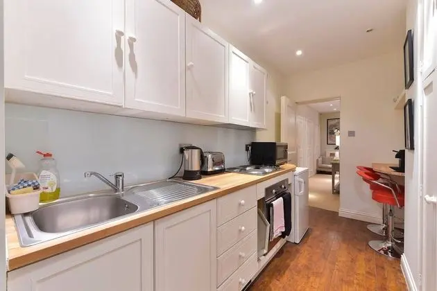 ALTIDO Peaceful 1 bed Flat off Sloane Square With Patio - Mutfak