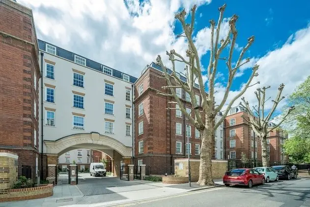 Altido Spectacular 3-Bed Flat Near Holland Park
