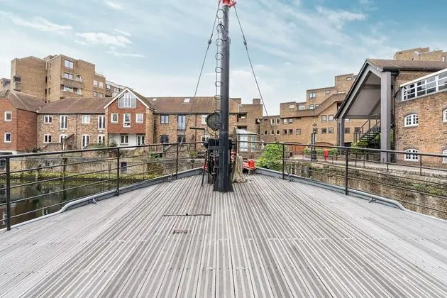 Altido Stunning 5-Bed Boathouse On The River Thames - Dış Mekan
