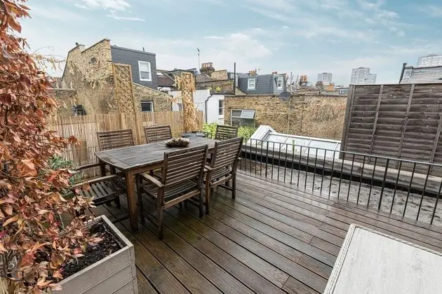 ALTIDO Stylish 2-bed Flat w/ Terrace Near Battersea Park