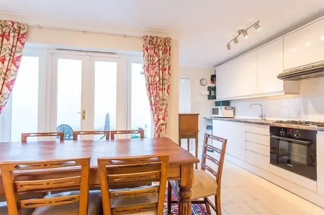ALTIDO Stylish 3 BR House with Patio, Short Walk to Regents Park & Harley Street - Mutfak