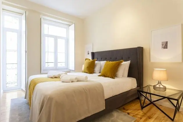 ALTIDO Stylish 3BR Apt w/balcony in Graca, nearby Senhora do Monte viewpoint