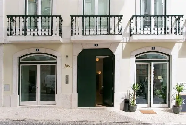 ALTIDO Sunny 1-bed flat w/terrace&sea view in Baixa, 3mins to Arco da Rua Augusta