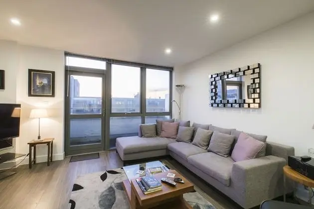ALTIDO Trendy Islington Flat for 2 with Patio - Öne Çıkan Resim