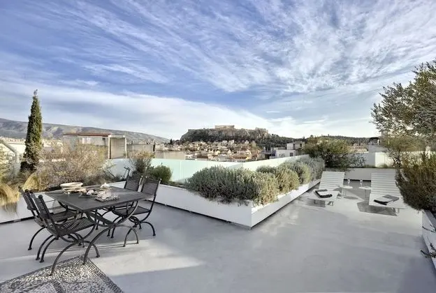 Alto Psyrri Penthouse by K&K