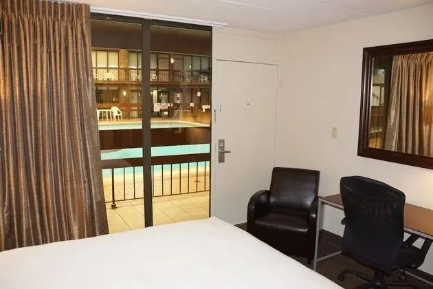 Altoona Grand Hotel & Conference Center - Oda