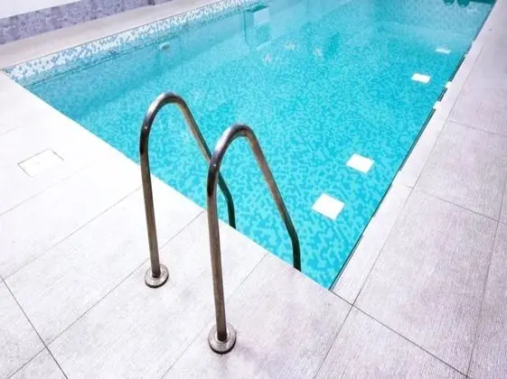 Altus Hotel Baku - Free Massage - Havuz
