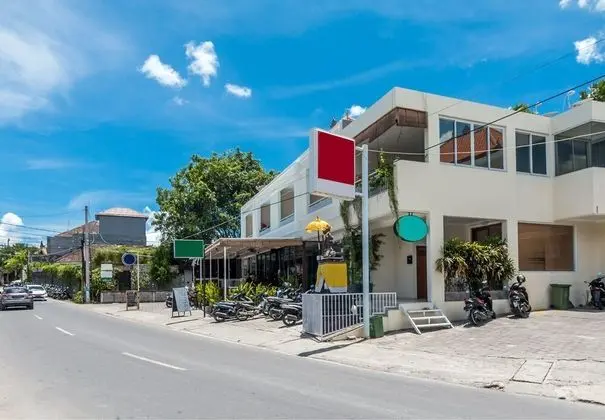 Alya Guesthouse Seminyak - Dış Mekan
